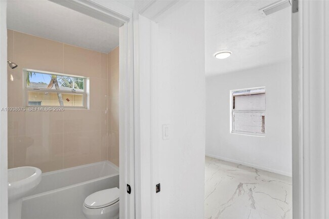 Building Photo - 988 NW 10th St