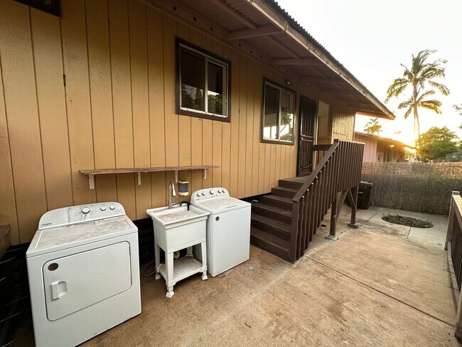 Building Photo - 390 Auhana Rd