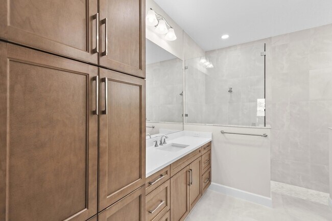 Building Photo - 14823 Wildwood Cir