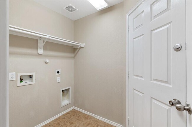 Building Photo - 13915 Roanoke Falls Dr