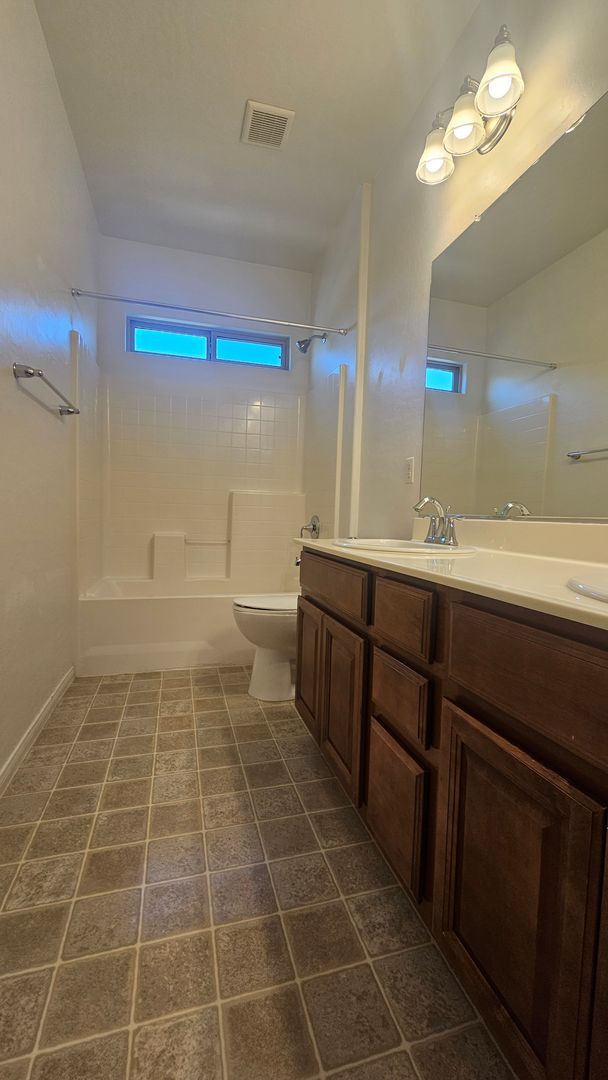 Building Photo - Spacious 4 Bedroom Home with Open Layout & Stunning Backyard