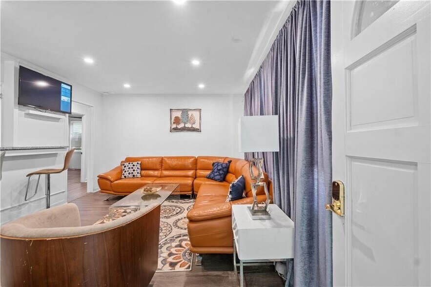 Building Photo - 1738 Duke Rd