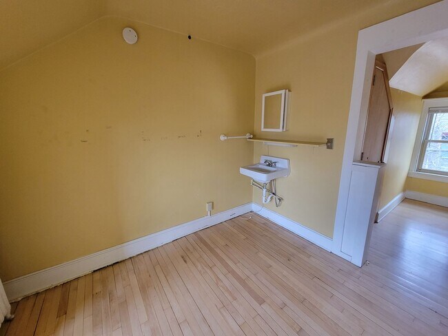 Building Photo - 2002 E 1st St