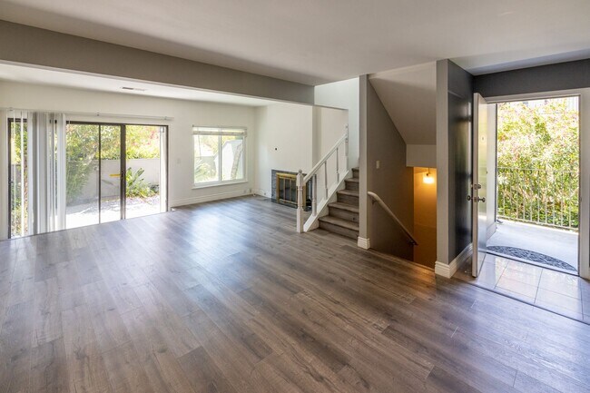Building Photo - 996 Silverado Ct