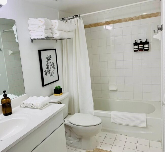 Building Photo - 1200 Brickell Bay Dr