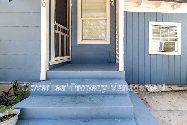 Building Photo - 210 Harwood Dr