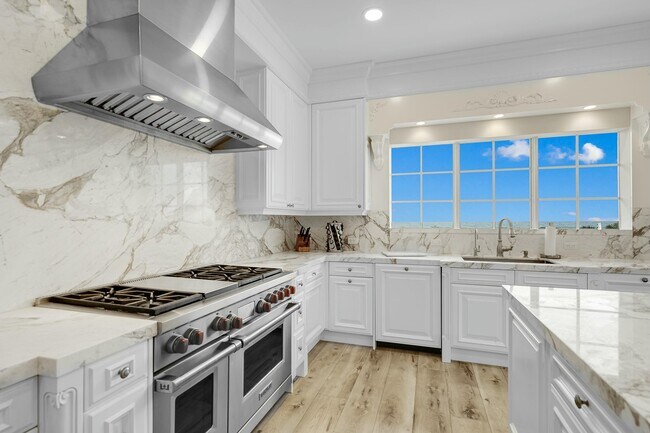 Building Photo - 477 S Beach Rd
