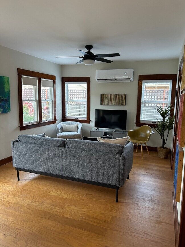 Building Photo - 532 Molino Ave