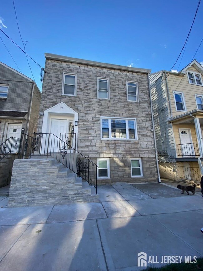 Building Photo - 36 Division St