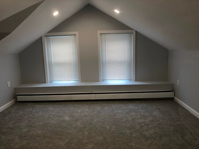 Building Photo - 4 bedroom 2.5 Bath Home in Emmaus