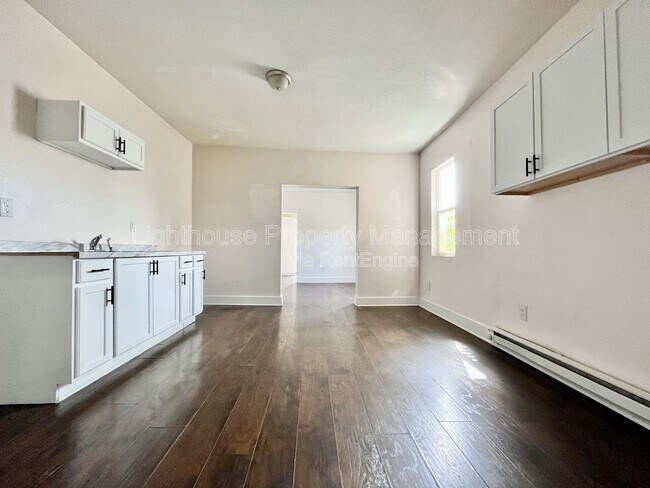 Building Photo - 2825 Sanford St