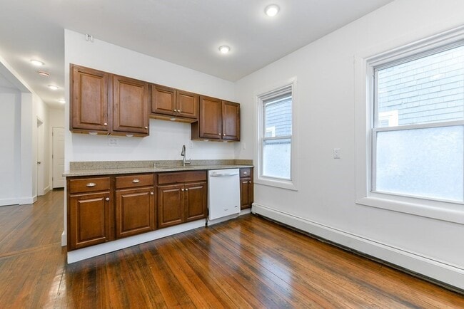Building Photo - 45 Beech Glen St