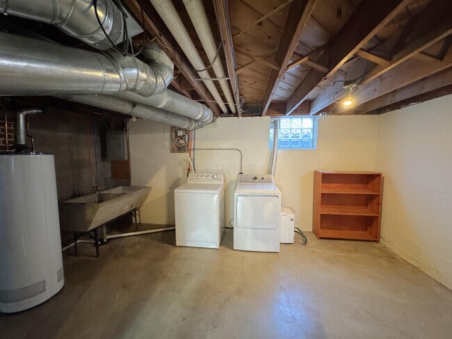 Building Photo - 2030 Harwitch Rd