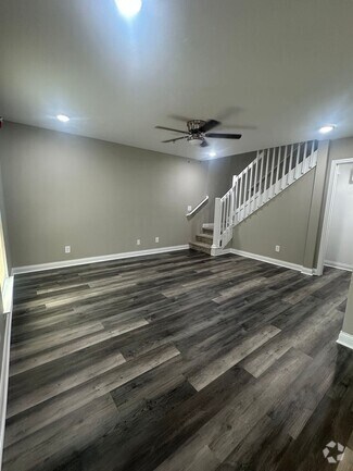 Building Photo - Stylish 2-Bed, 1.5-Bath Condo | Pool, Gym ...