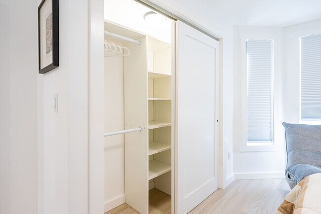 Building Photo - 42 White St Pl