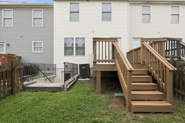 Building Photo - 32 Mabel Ln