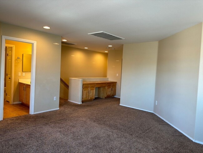 Building Photo - Southwest 5 bd 3 full bath with 2 car gara...