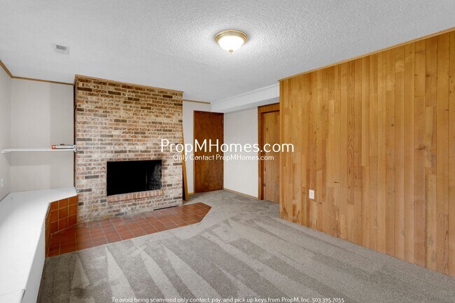 Building Photo - Updated Four Bedroom Home w/ Huge Yard!