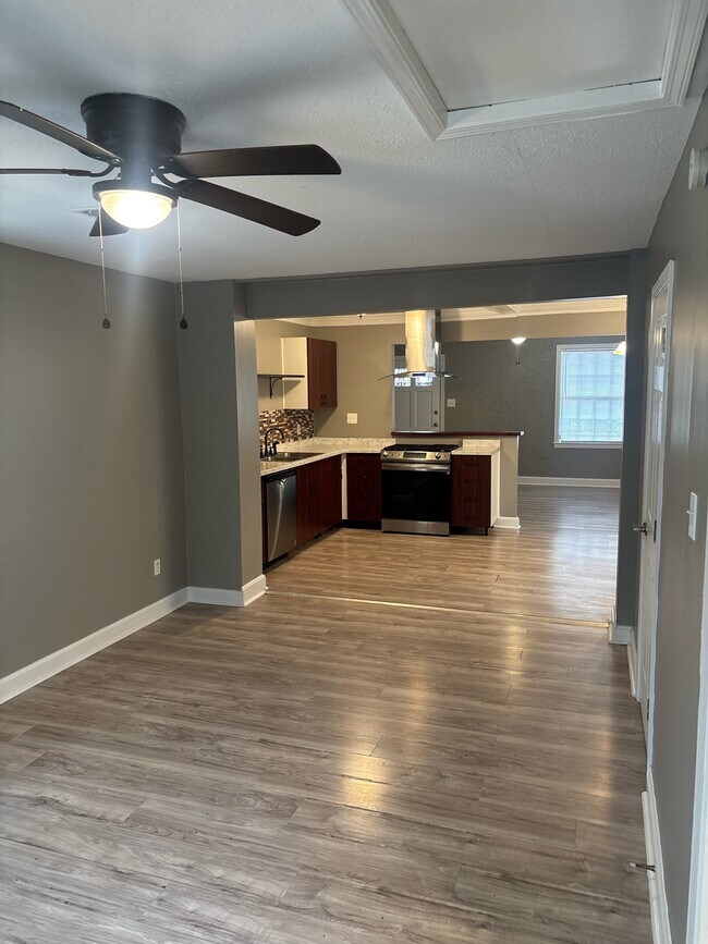 Building Photo - 1495 Marianna St