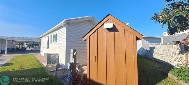Building Photo - 5362 SE 65th Ave