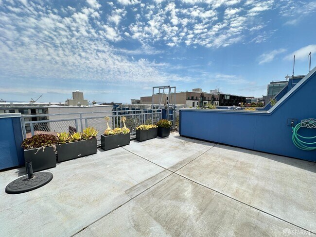 Building Photo - 2080 3rd St