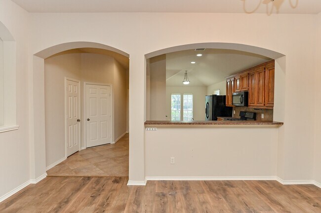Building Photo - 2106 Castle Gardens Ln