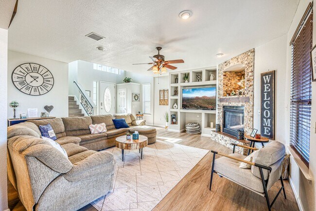 Building Photo - Beautiful Westside home FURNISHED with 4 b...