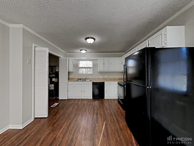 Building Photo - 6273 Branch Hill Cir