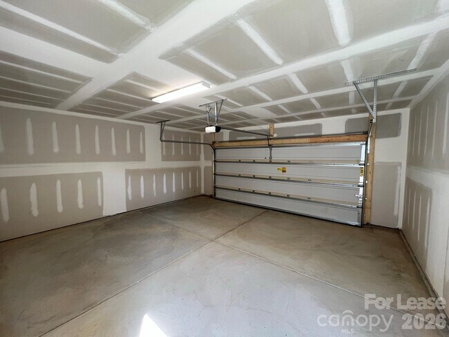 Building Photo - 208 Sagecroft Ln