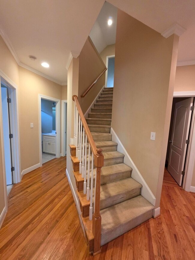 Building Photo - 306 Lochleven Ct