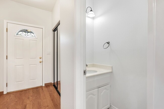 Building Photo - Spacious 2BR/2.5BA Townhome in Prime Milpi...