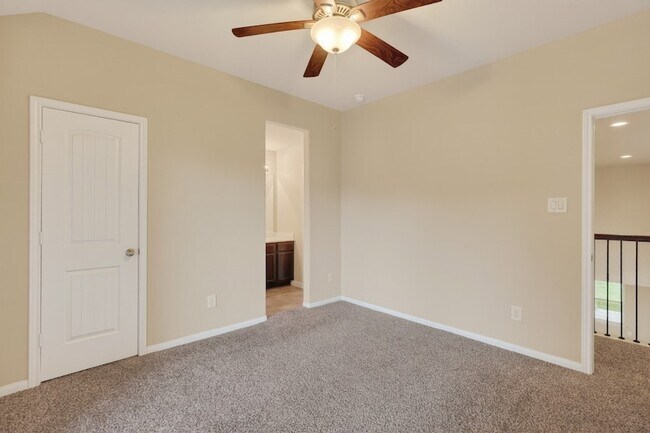 Building Photo - 13302 Hidden Valley Dr