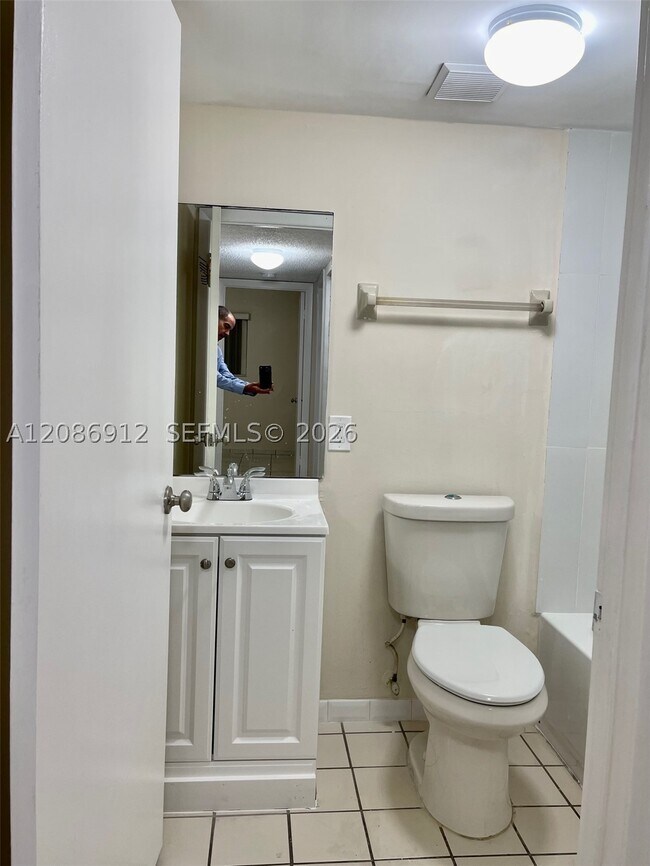 Building Photo - 5825 W 25th Ct