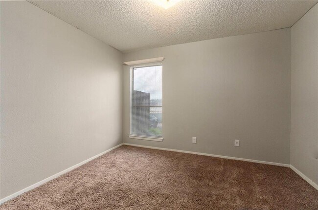 Building Photo - 6903 Deatonhill Dr