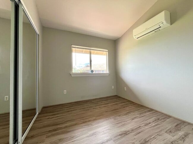 Building Photo - Makakilo: 3 Bdrm 2.5 Bath Townhouse w/ 2 C...