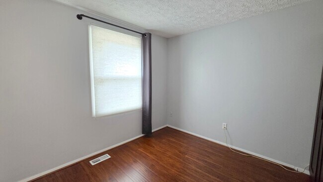 Building Photo - Beautiful Newington Forest Townhome