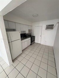 Building Photo - 2 bedroom in Miami FL 33142