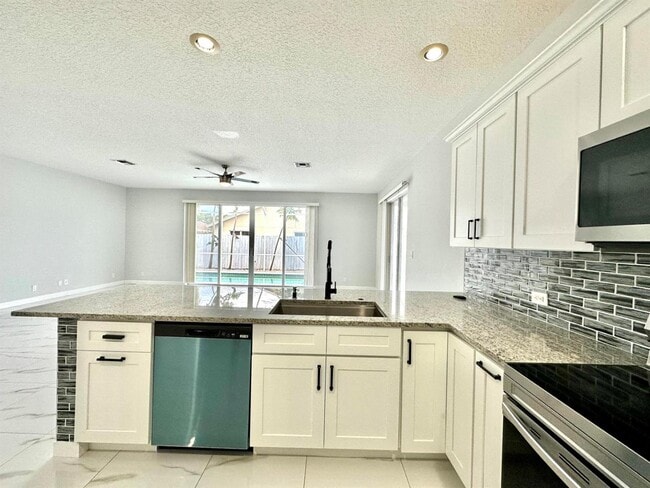 Building Photo - 1219 Baycourt Isle