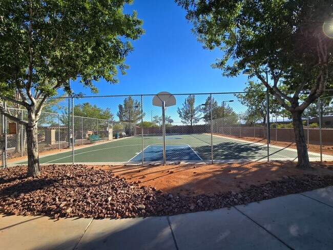 Building Photo - An Amazing 3 Bedroom, 2 Story Home in Silverstone Ranch.