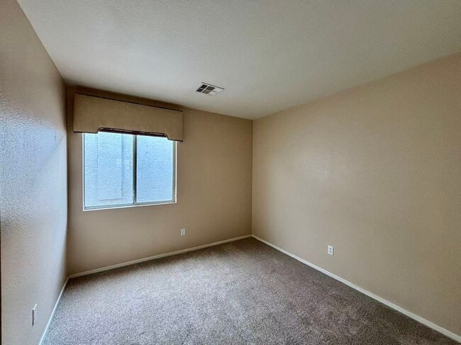 Building Photo - Beautiful single-story 3 bed, 2 bath home in gated Green Valley Ranch