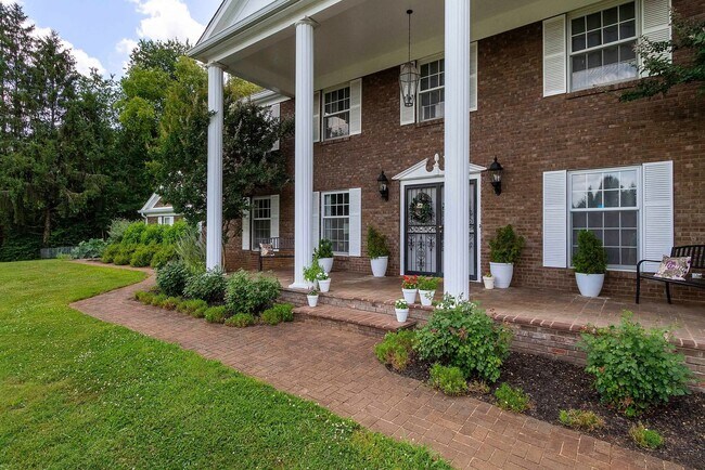 Building Photo - 5267 Fountainhead Ln