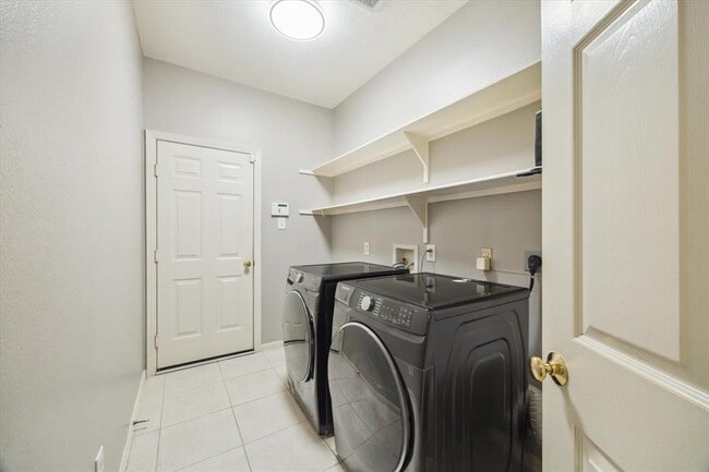 Building Photo - 9527 Shadow Gate Ln