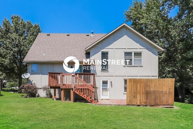 Building Photo - 4 Bedroom Pet-Friendly Home in Lee's Summit, MO with Main Street Renewal