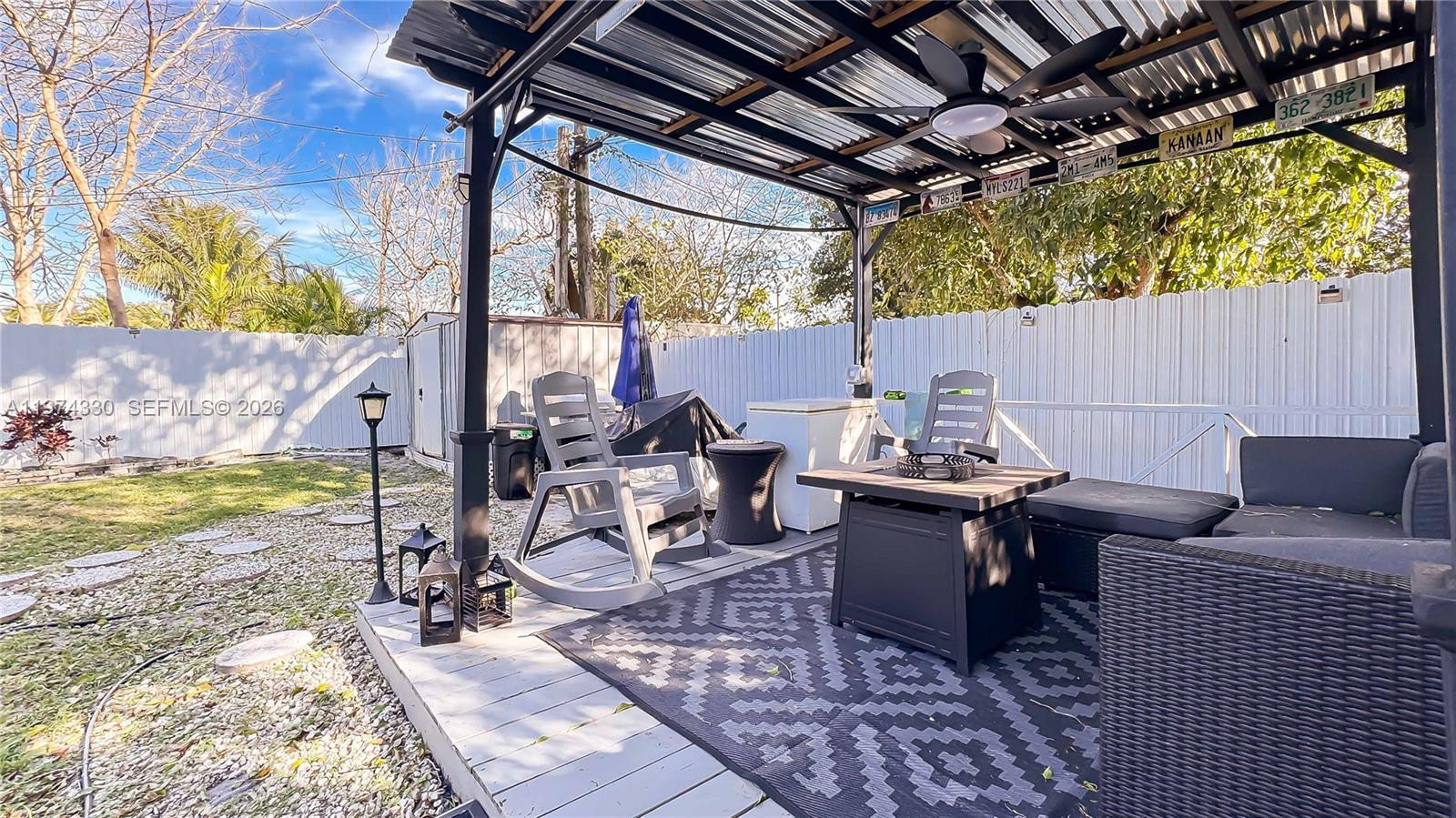 Building Photo - 5640 Hayes St