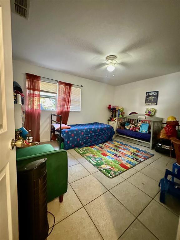 Building Photo - 1914 NE 21st Pl