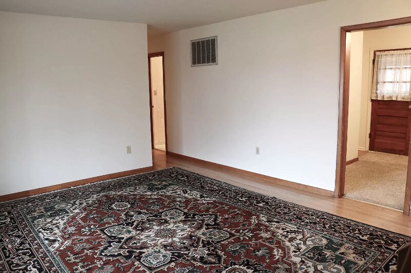 Building Photo - 425 N Hillsdale Dr