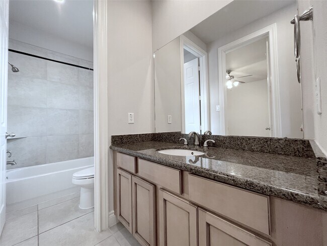 Building Photo - 2612 Edgefield Lakes Dr