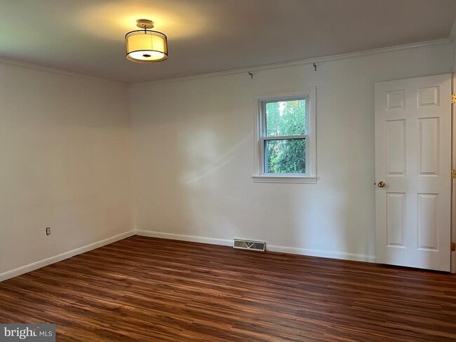 Building Photo - 650 Linden Cir