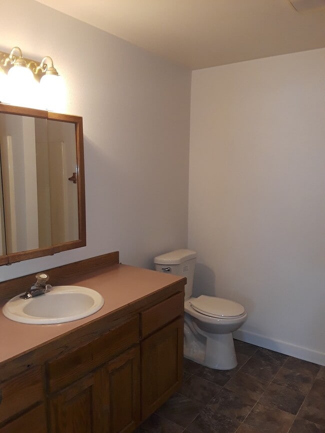 Building Photo - Cute Duplex Prineville
