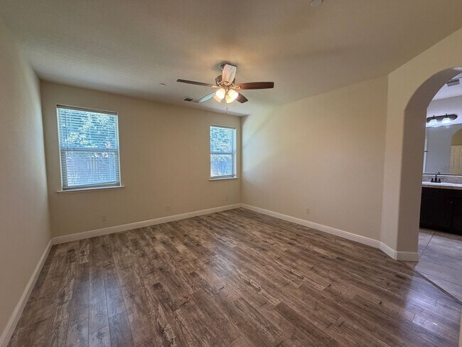 Building Photo - 5867 E Laurite Ave